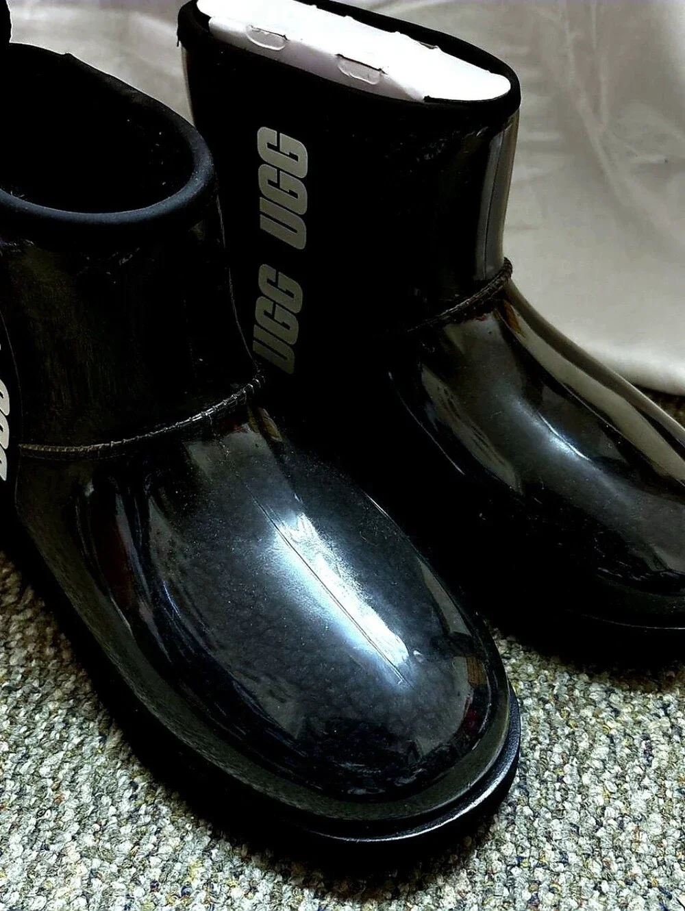 NWOT UGG Classic Black Clear Short Waterproof Boot Size 7